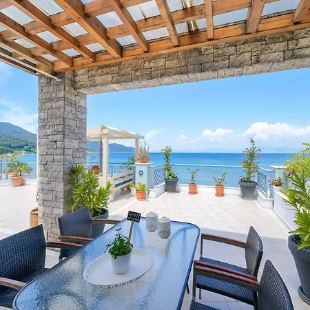 Lina's Sea View Apartment